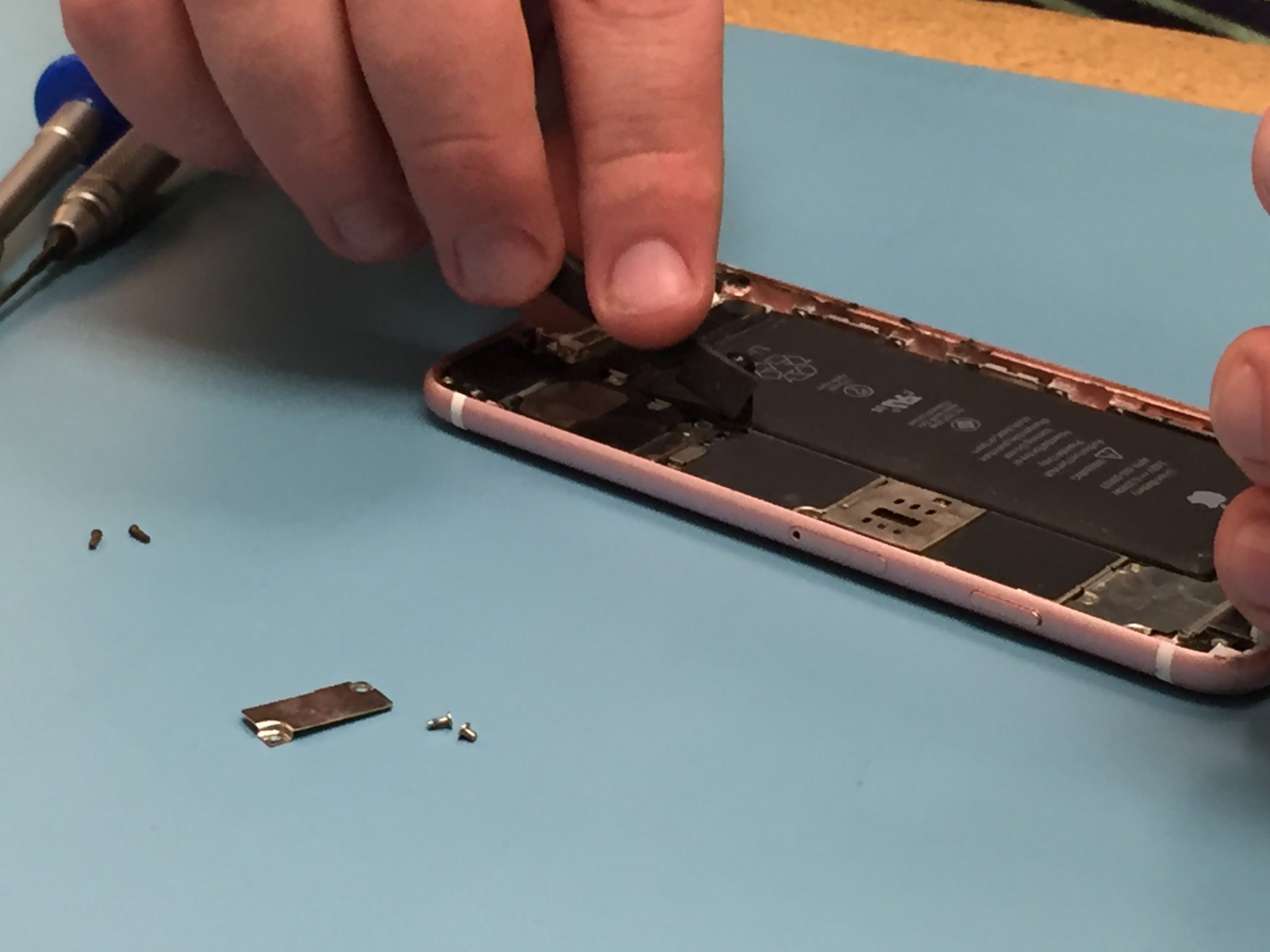 iPhone 6s Home Button Repair: How To - iFixYouri Blog
