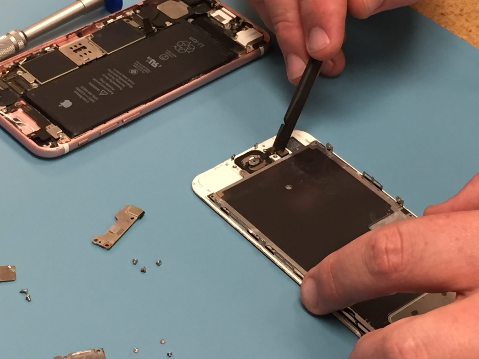 iPhone 6s Home Button Repair: How To - iFixYouri Blog