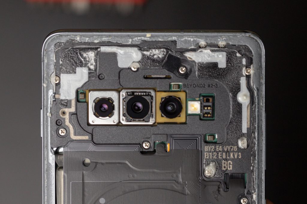 Professional Smartphone Repair - phone internals